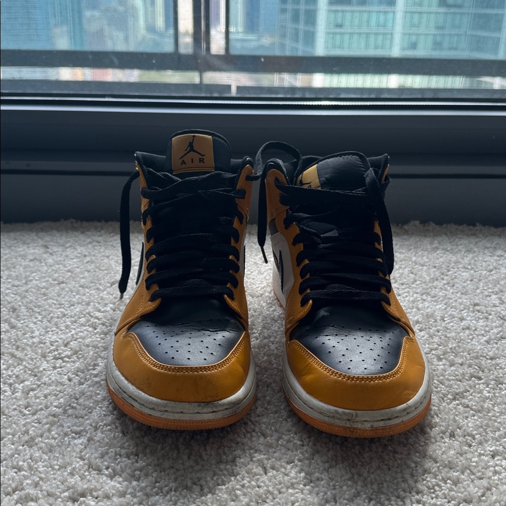 Jordan Air 1 Mid “Taxi” Sneakers